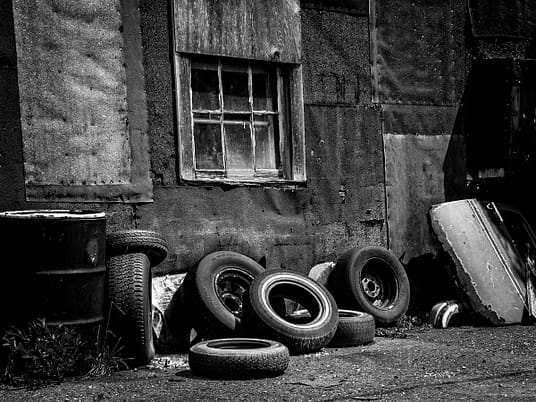 Old Tires with Preset "Dark Alley" applied.